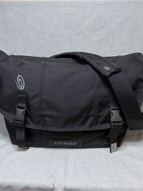 EUC Vintage Timbuk2 Black Nylon Messenger Bag with Adjustable Strap - M